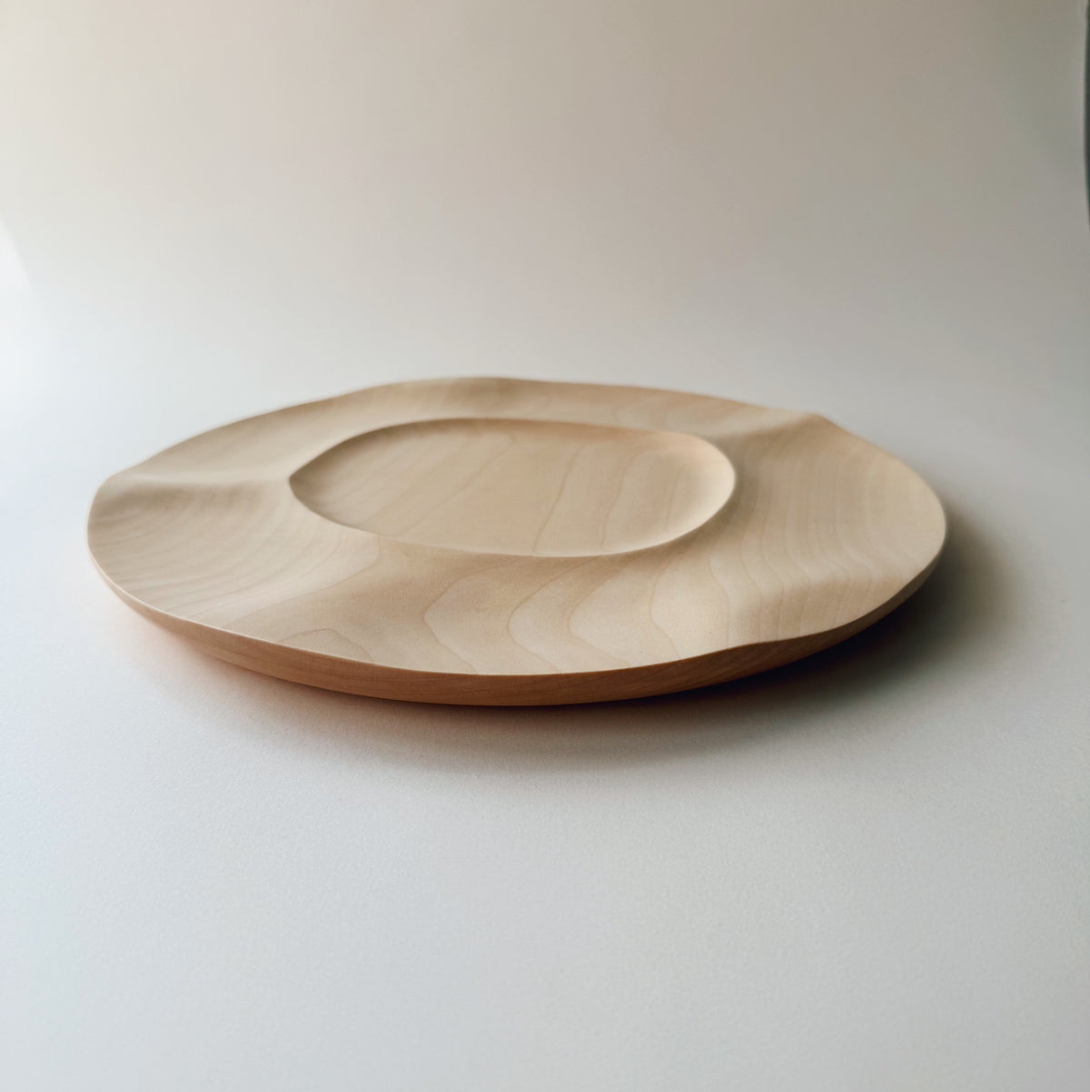 Landed plate in sycamore