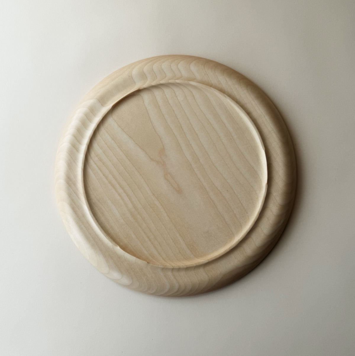 Landed plate in sycamore