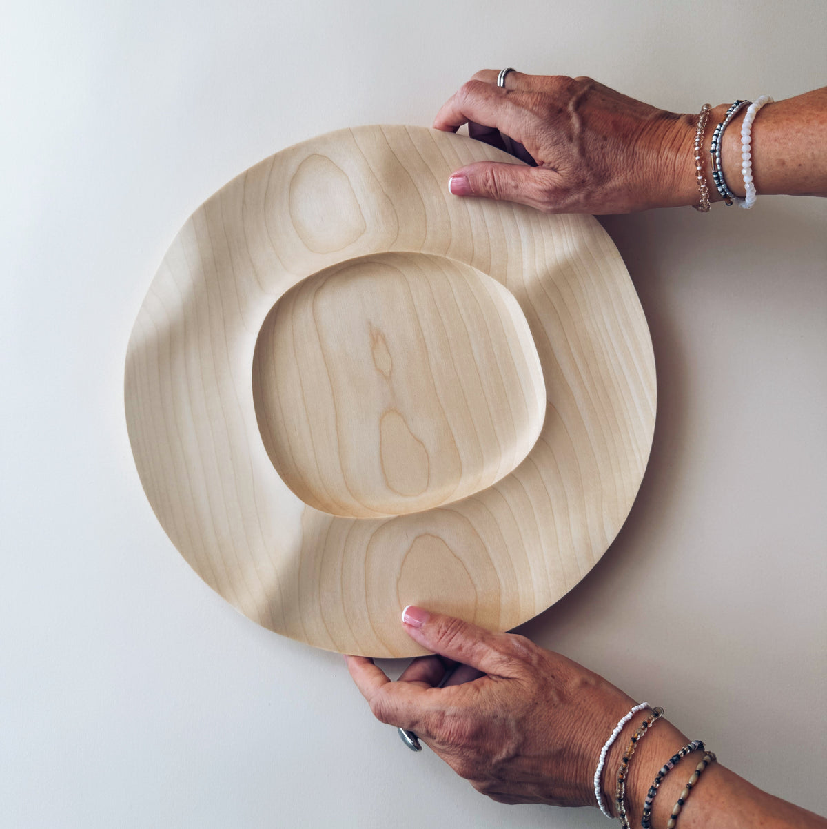 Landed plate in sycamore