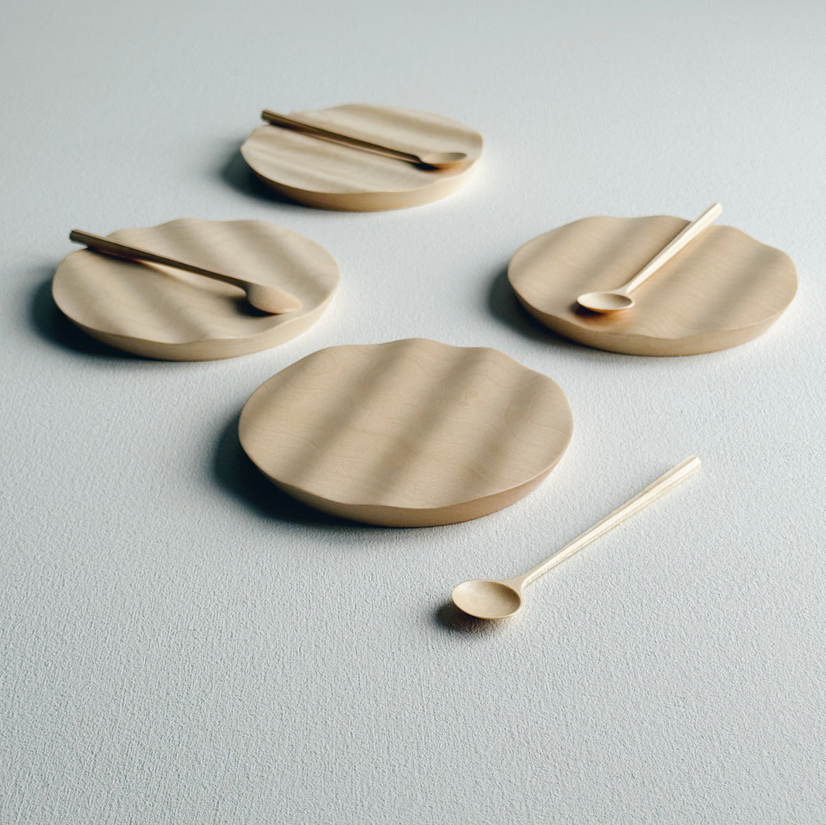 Mini wavy plate and spoon in sycamore
