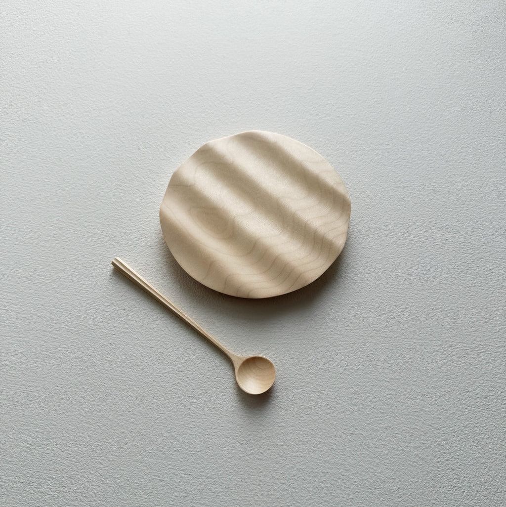 Mini wavy plate and spoon in sycamore