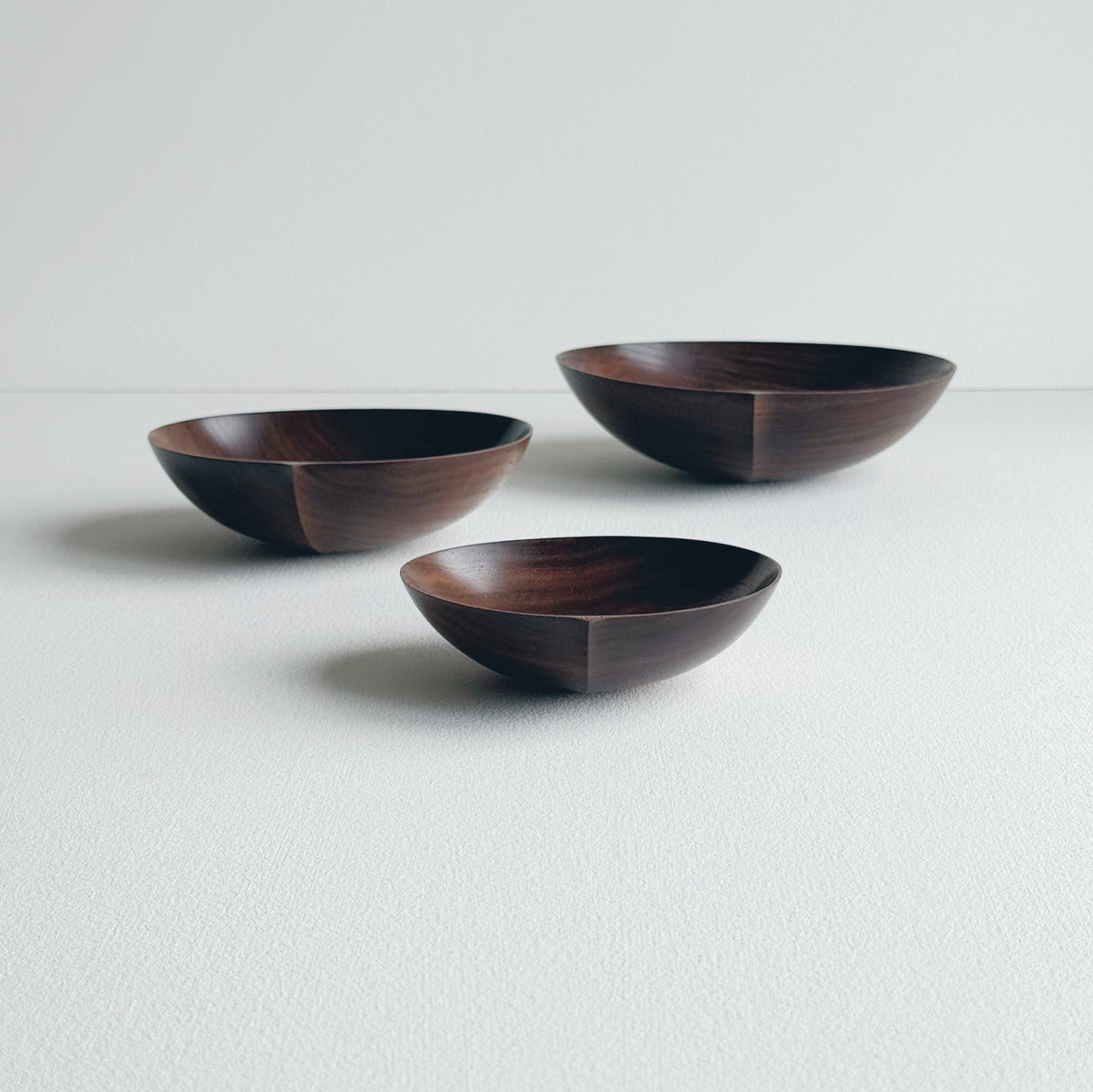 Oval nesting bowls in walnut - set of three