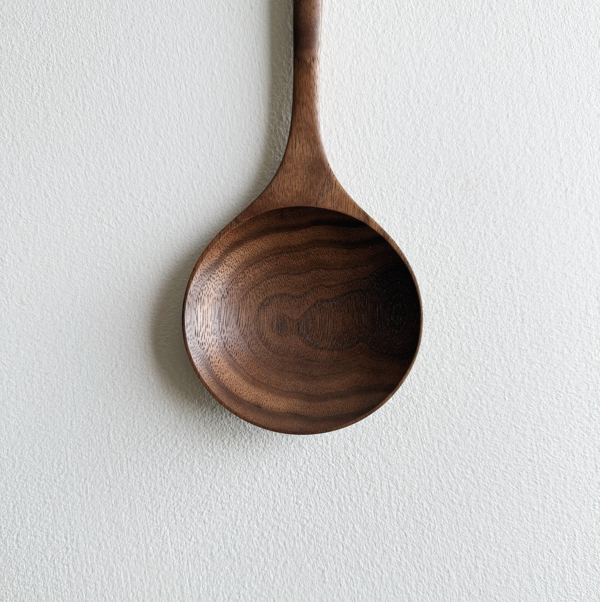 Serving spoon in tanned walnut