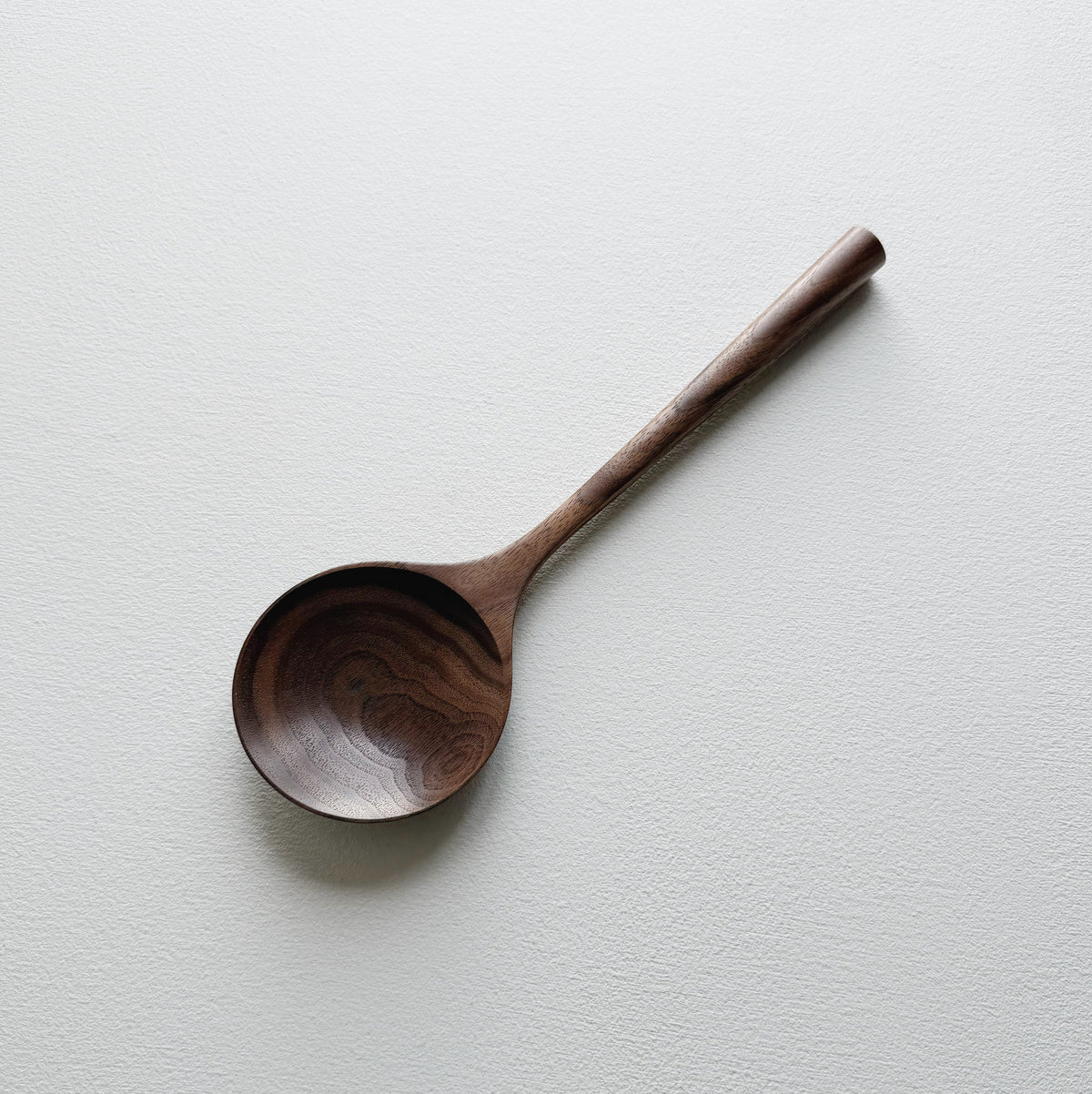 Serving spoon in tanned walnut