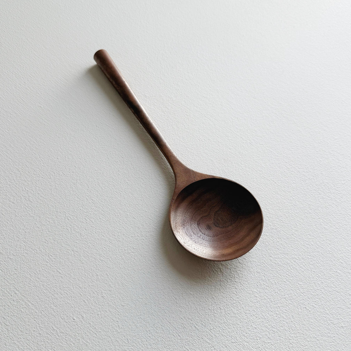 Serving spoon in tanned walnut