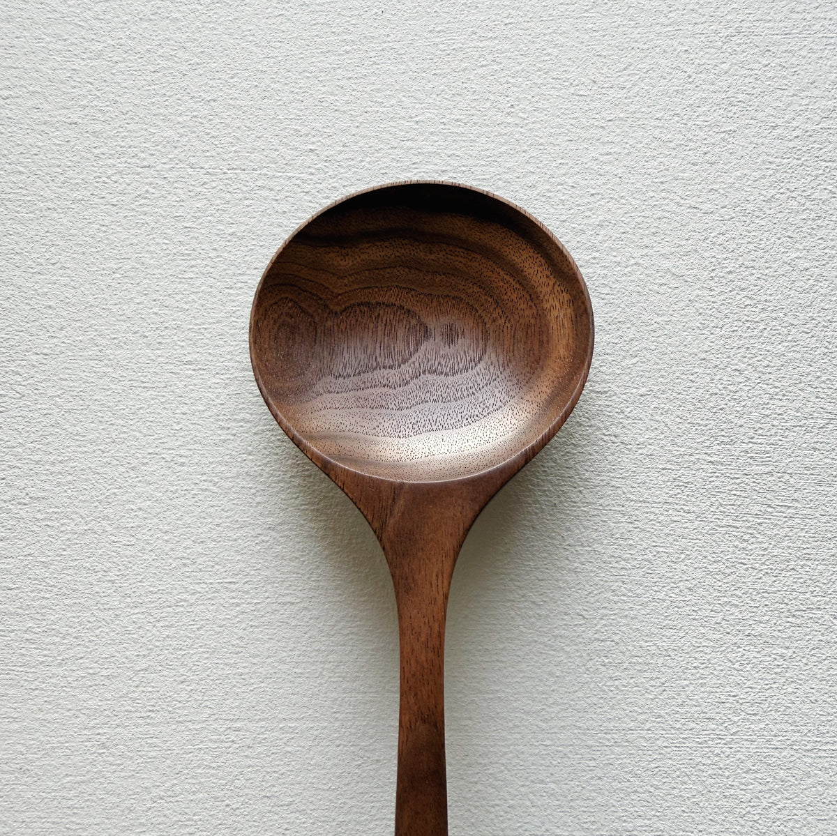 Serving spoon in tanned walnut