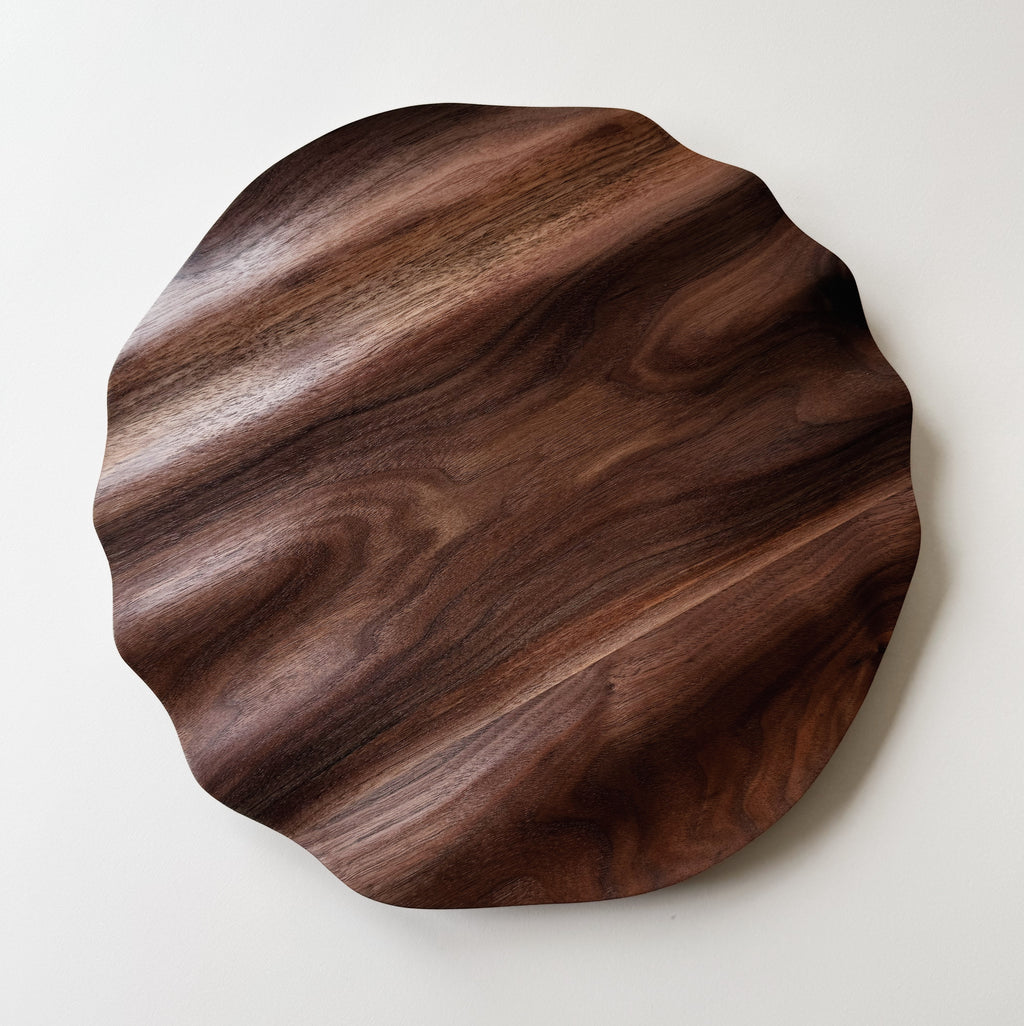 Wavy charger plate in walnut