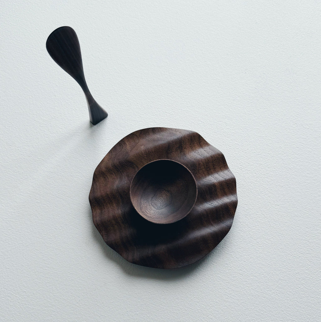 Wavy side set in vintage black walnut