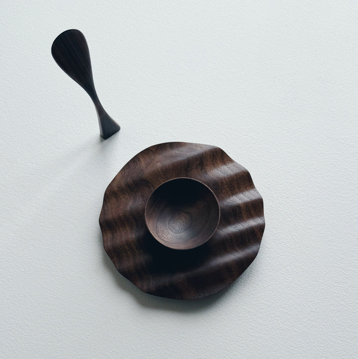 Wavy side set in vintage black walnut