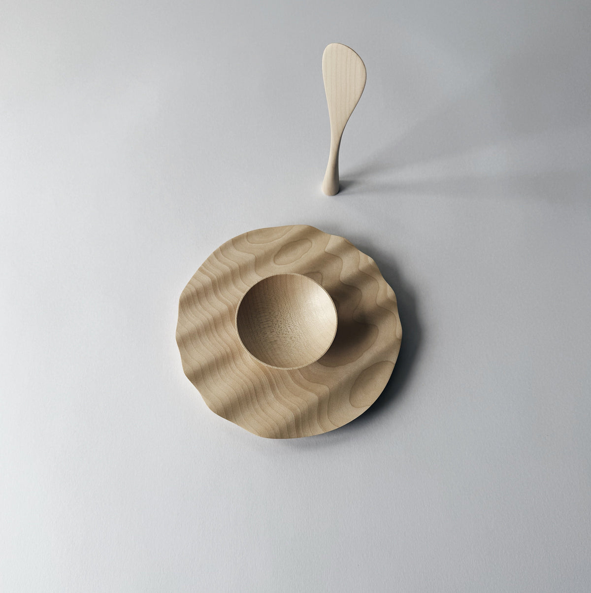 Wavy side set in sycamore