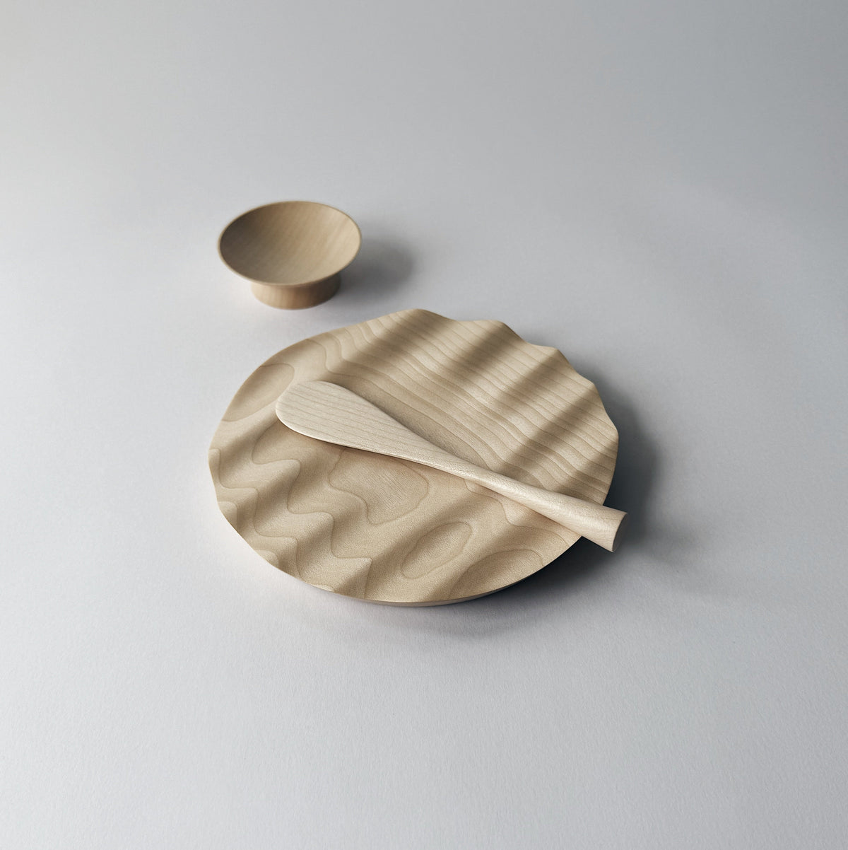 Wavy side set in sycamore